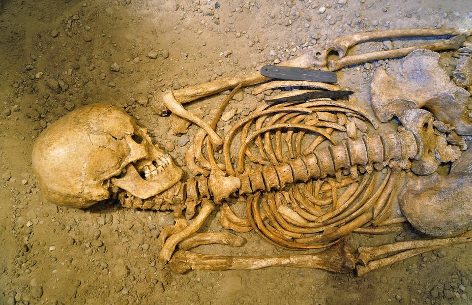 Archeologové objevili hrob vikinské válečnice. Zvláštní kostra ženy vyjevila tajemství