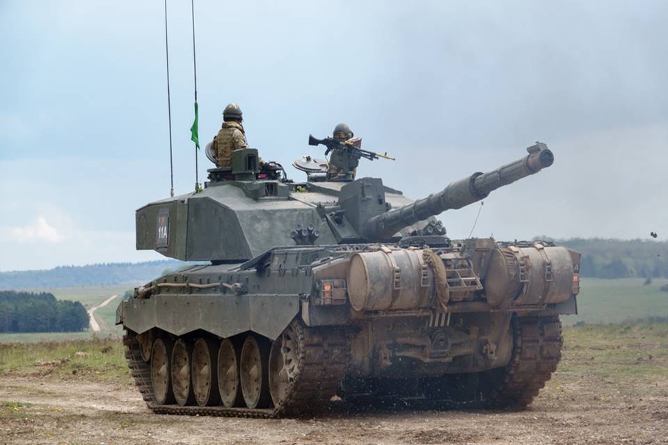 Na Ukrajinu putují úžasné britské tanky Challenger. Rusové neví, co si s nimi počít, takovou kvalitu nemají