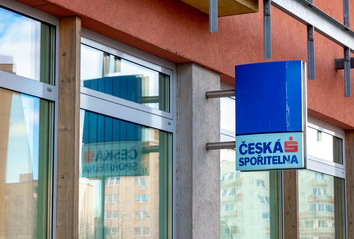 Česká spořitelna bije na poplach. Klienti mohou přijít o všechny své peníze