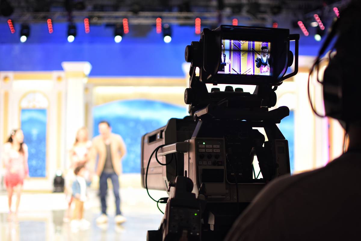 Do Česka přišla nová televize. Je to velká paráda, něco takového tady dlouho chybělo